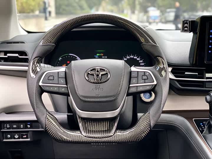 Фото 9 - Toyota Sienna