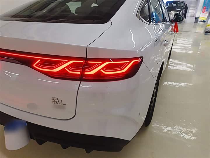 Фото 8 - BYD Qin L