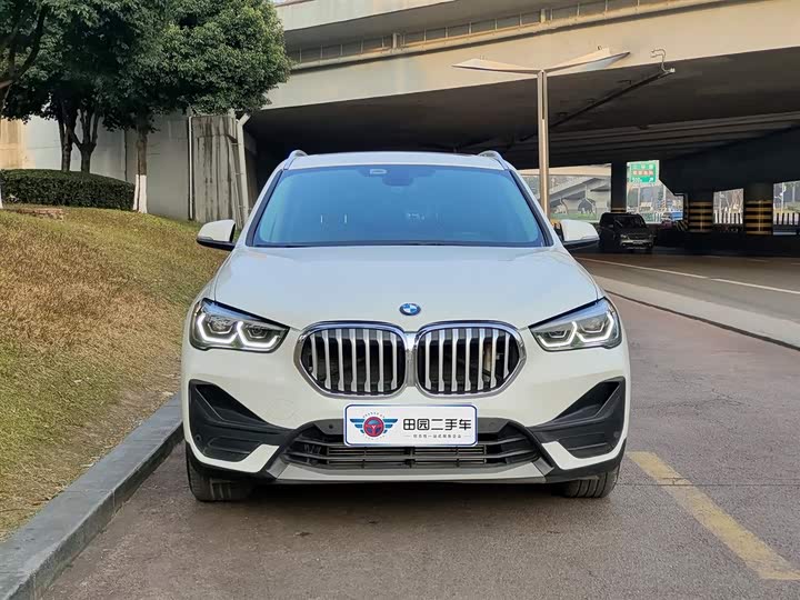 Фото 2 - BMW X1