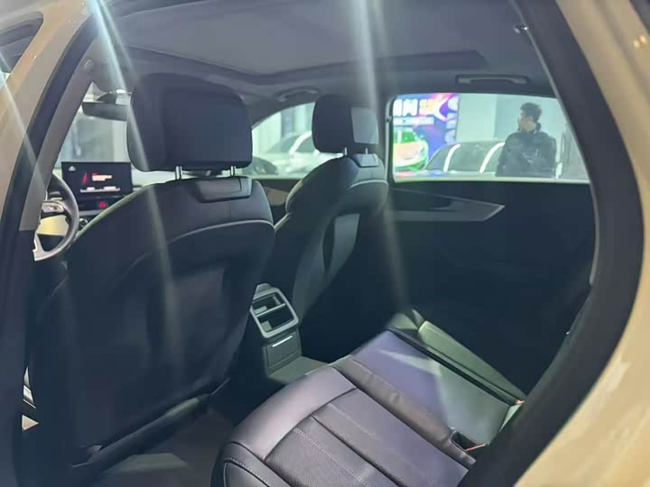 Фото 6 - Audi A4L