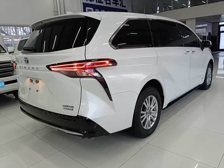 Фото 4 - Toyota Sienna