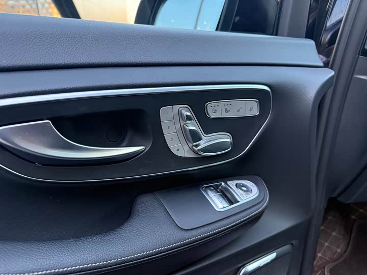 Фото 5 - Mercedes-Benz V-Class