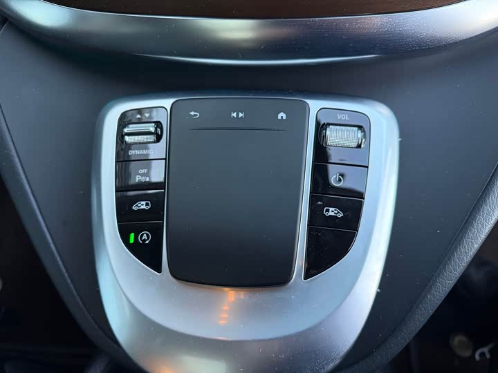 Фото 7 - Mercedes-Benz V-Class