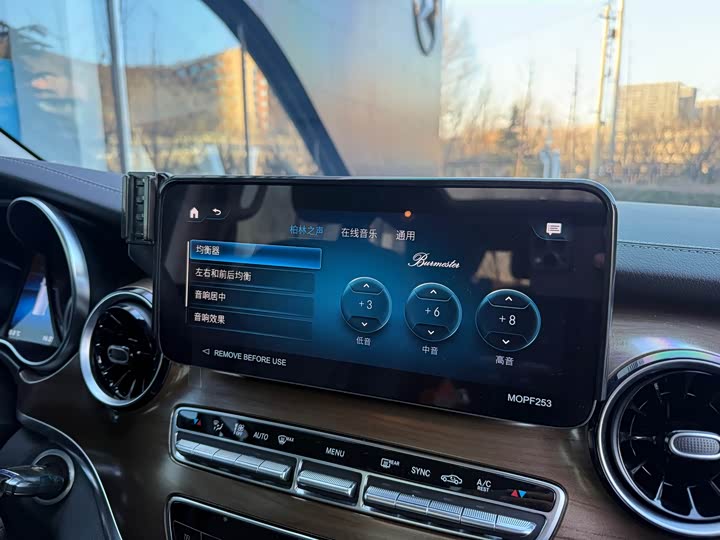 Фото 8 - Mercedes-Benz V-Class