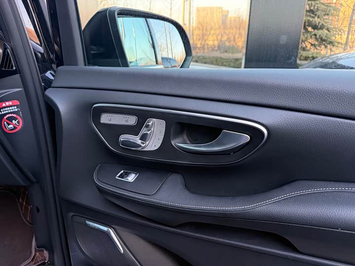 Фото 9 - Mercedes-Benz V-Class