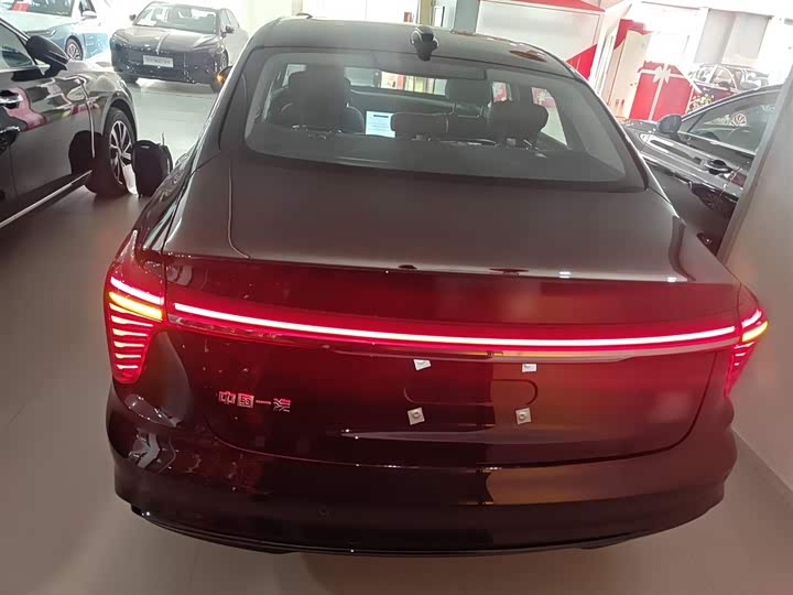 Фото 6 - Hongqi H5 Hybrid