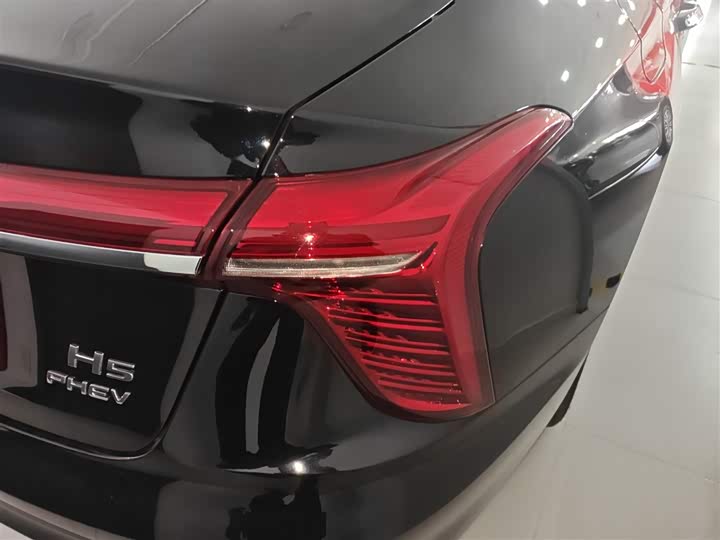 Фото 8 - Hongqi H5 Hybrid