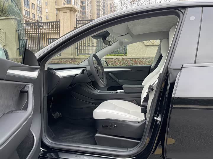 Фото 8 - Tesla Model Y