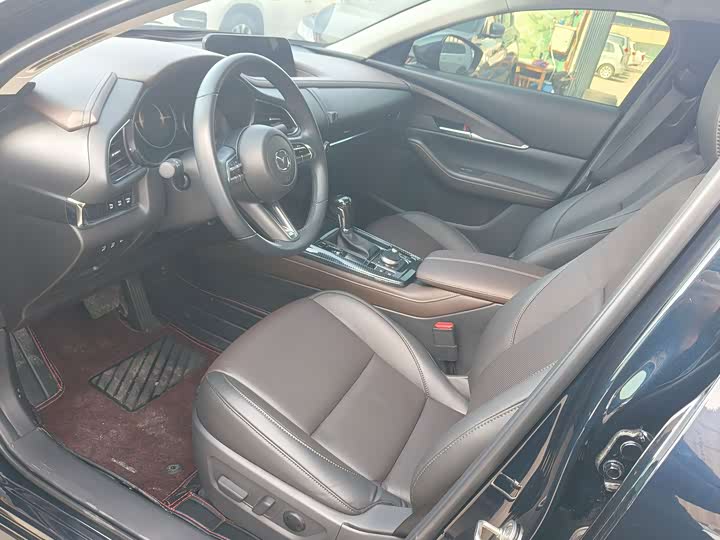 Фото 4 - Mazda CX-30