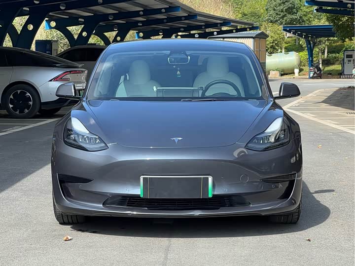 Фото 2 - Tesla Model 3