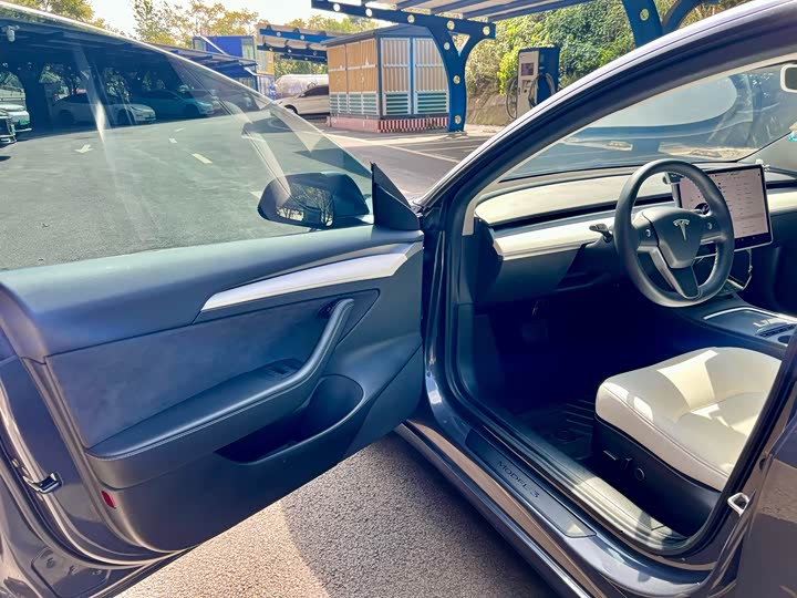 Фото 8 - Tesla Model 3