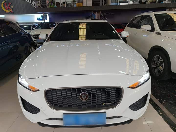 Фото 3 - Jaguar XE L