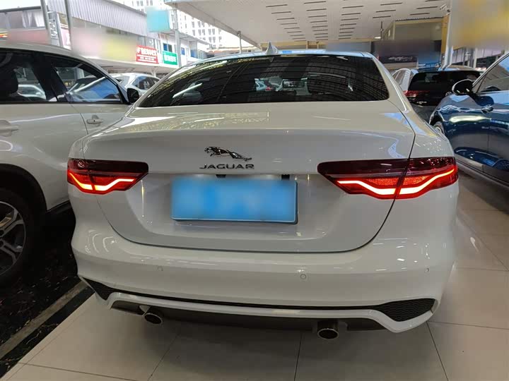 Фото 6 - Jaguar XE L