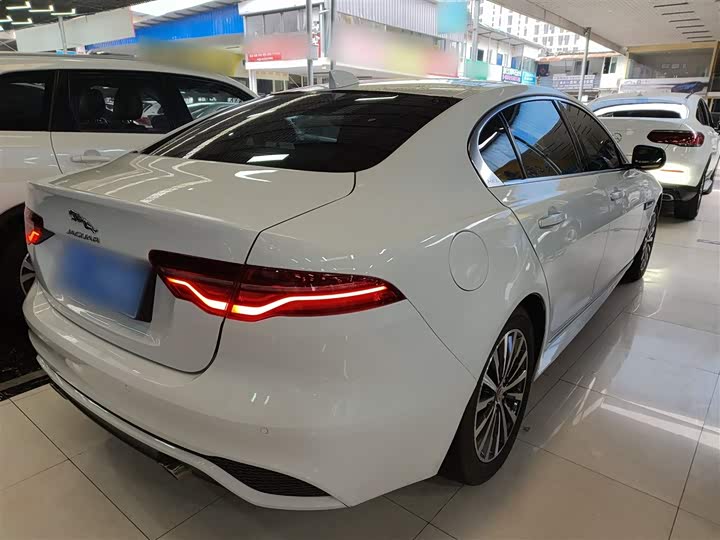 Фото 7 - Jaguar XE L