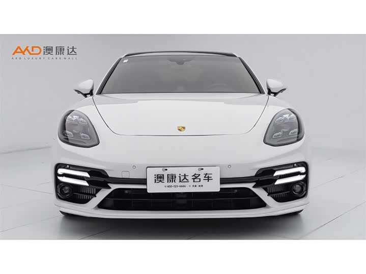 Фото 2 - Porsche Panamera