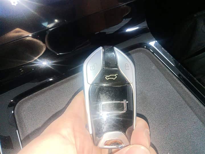 Фото 9 - Bestune 07