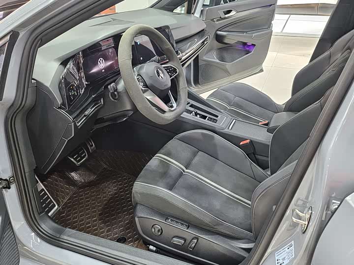 Фото 8 - Volkswagen Golf