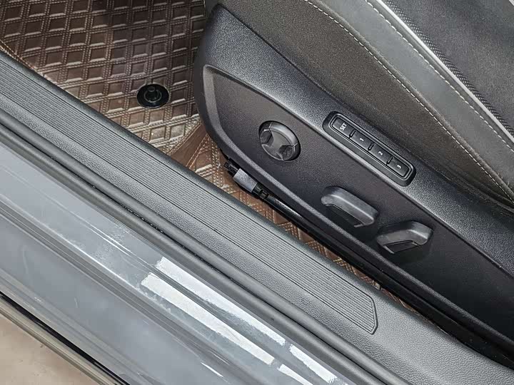 Фото 9 - Volkswagen Golf