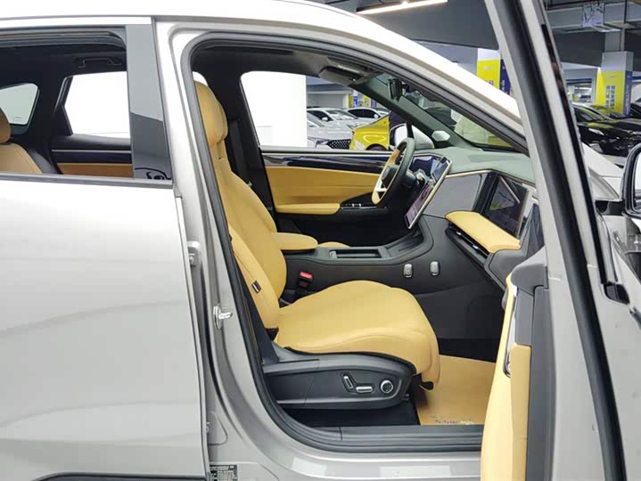 Фото 8 - Geely Galaxy L7