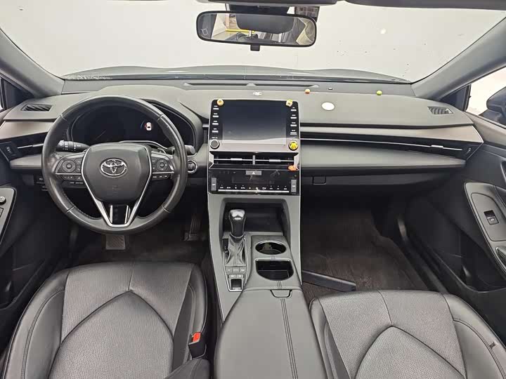 Фото 8 - Toyota Avalon