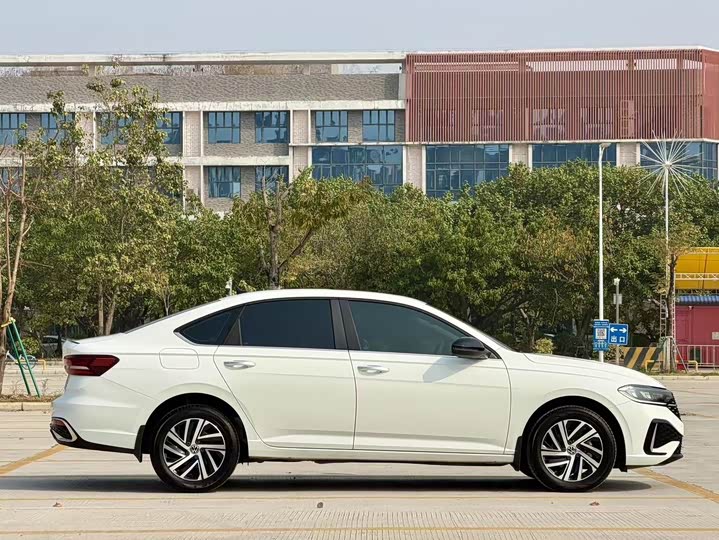 Фото 7 - Volkswagen Lavida