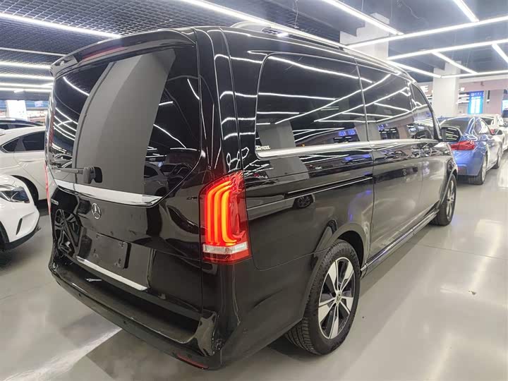 Фото 7 - Mercedes-Benz V-Class