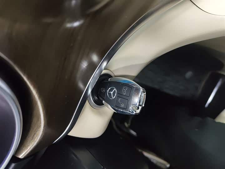 Фото 9 - Mercedes-Benz V-Class