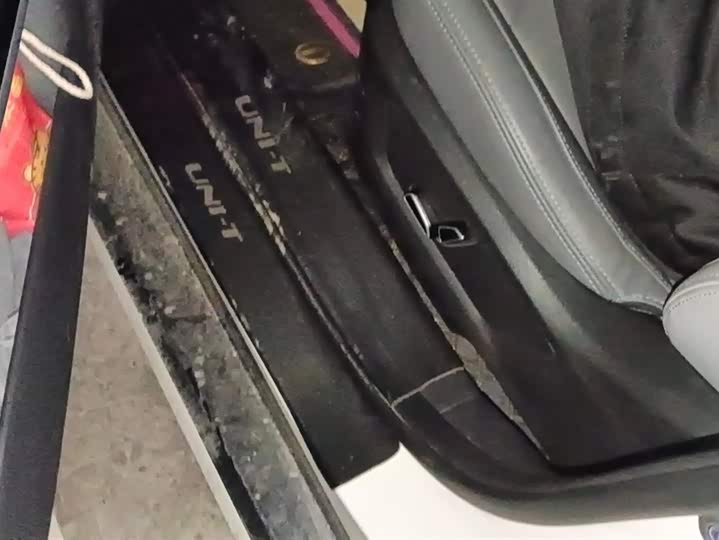 Фото 9 - Changan UNI-T