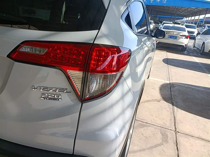 Фото 8 - Honda Vezel