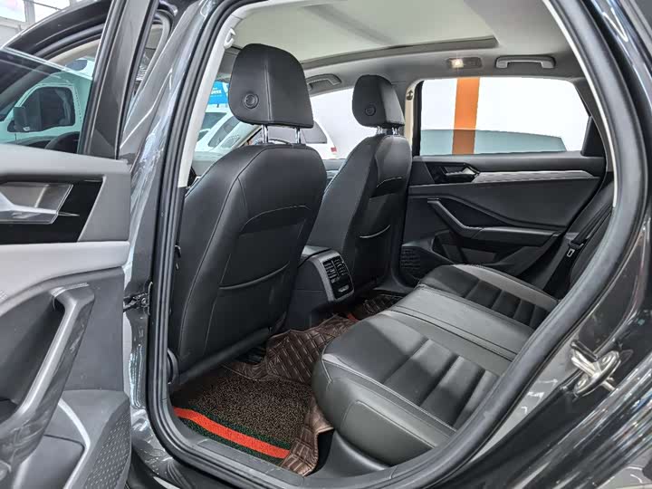 Фото 5 - Volkswagen Sagitar L