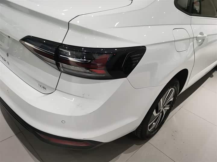 Фото 8 - Volkswagen Lavida