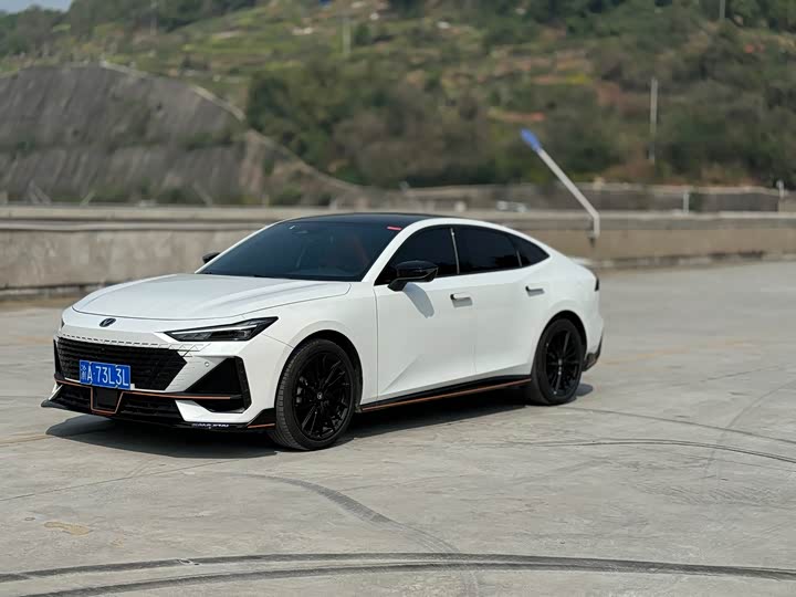 Фото 1 - Changan UNI-V