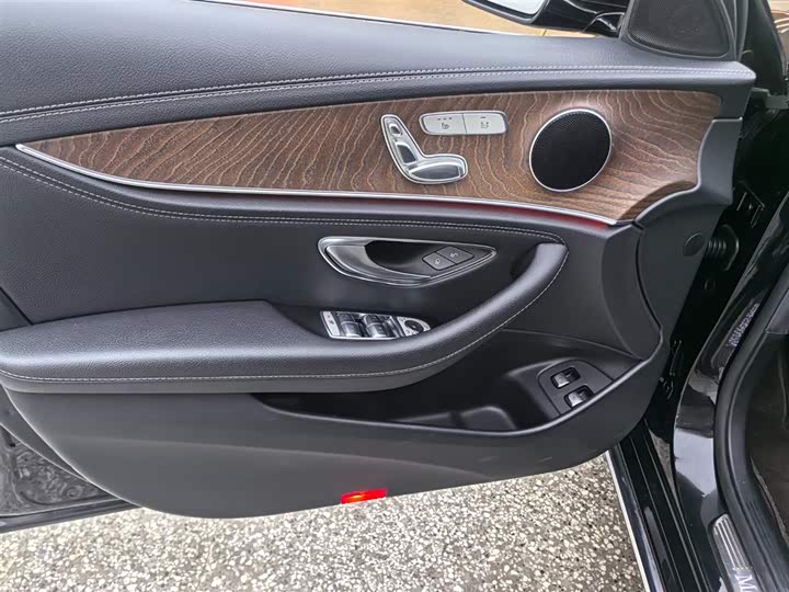 Фото 9 - Mercedes-Benz E-Class Hybrid