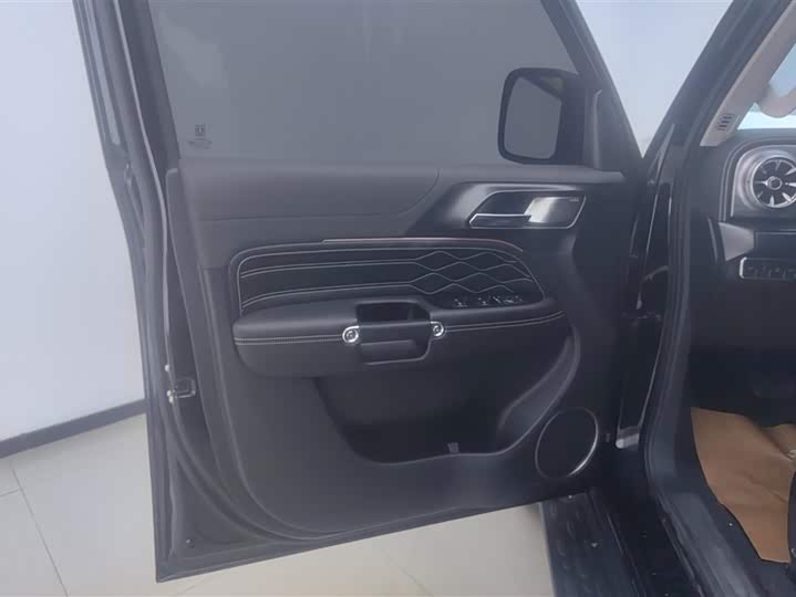 Фото 7 - Tank 300