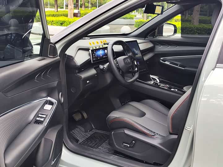 Фото 3 - Geely Atlas