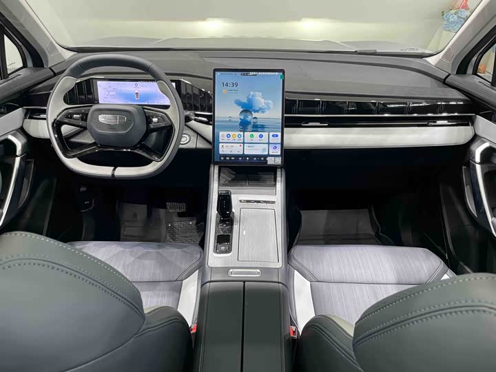 Фото 8 - Geely Atlas L