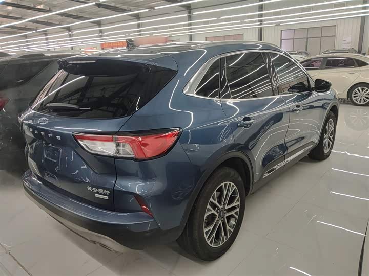 Фото 7 - Ford Escape