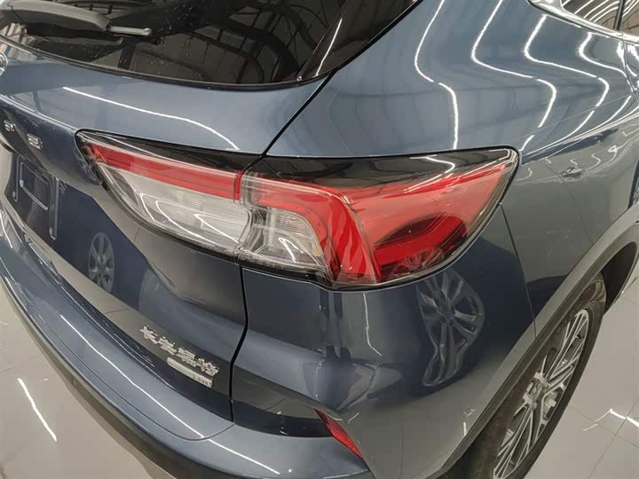 Фото 8 - Ford Escape