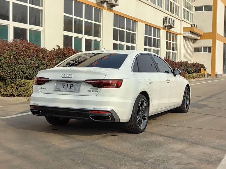 Фото 6 - Audi A4L