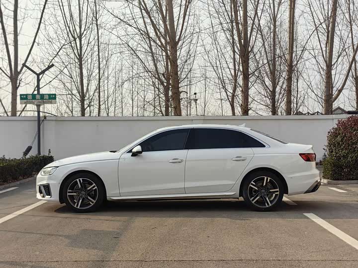 Фото 8 - Audi A4L