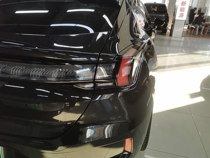 Фото 8 - Zeekr 001