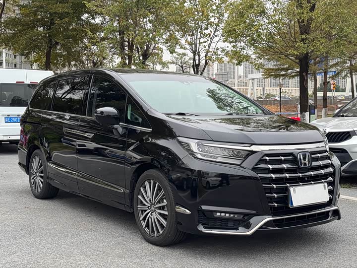 Фото 3 - Honda Elysion