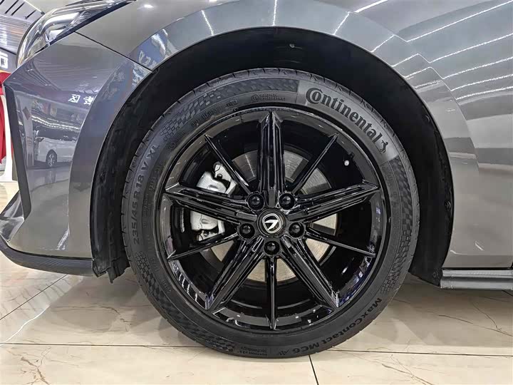 Фото 5 - Changan UNI-V Hybrid