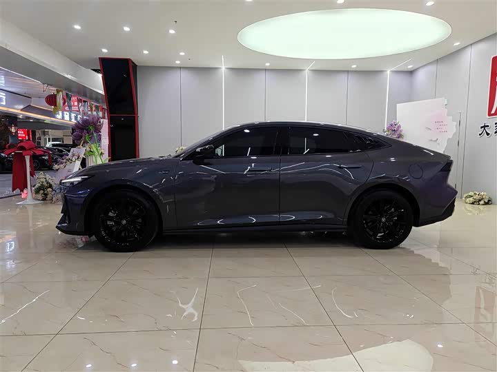 Фото 6 - Changan UNI-V Hybrid