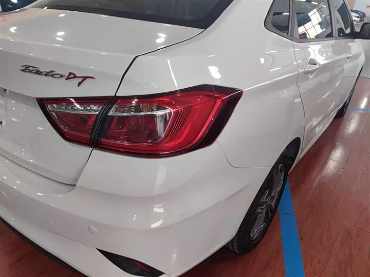 Фото 8 - Changan Eado DT