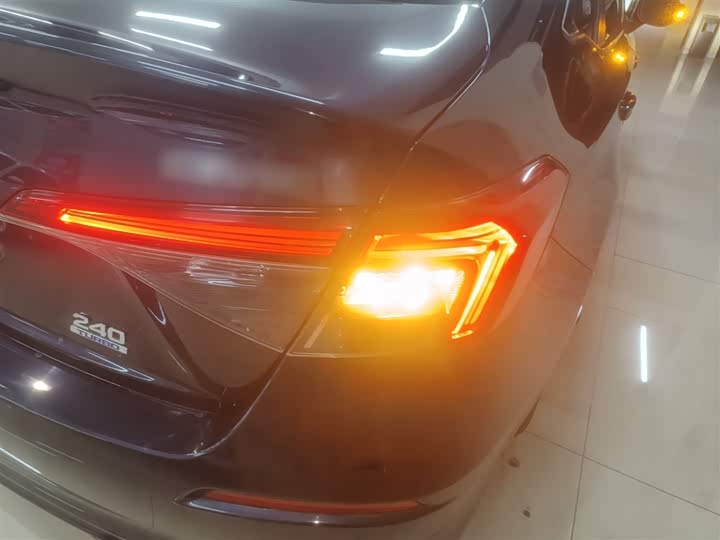 Фото 8 - Honda Civic