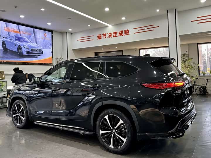 Фото 3 - Toyota Crown Kluger