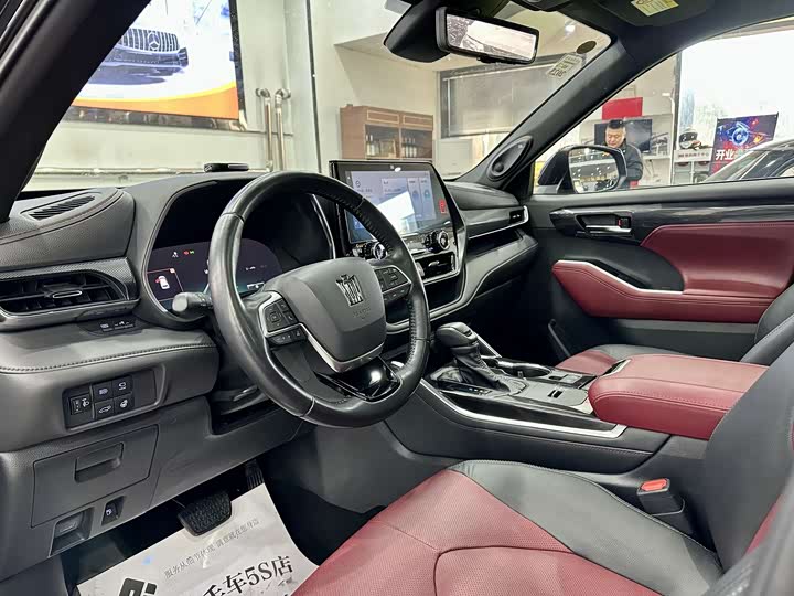 Фото 7 - Toyota Crown Kluger