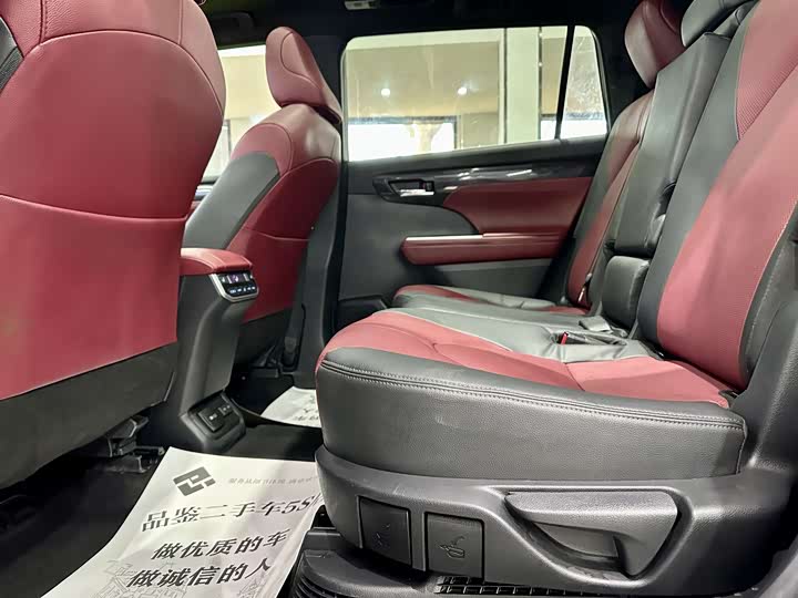 Фото 9 - Toyota Crown Kluger