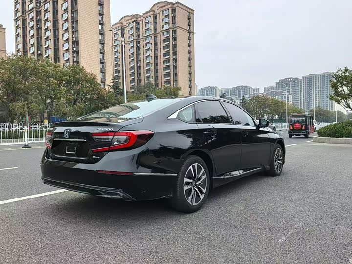 Фото 4 - Honda Accord